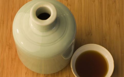 喝药酒有什么好处 喝药酒的好处有哪些 喝药酒可以养生吗