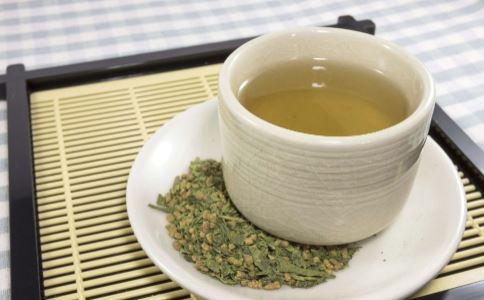 女性如何排出体内湿气 女性体内湿气重有哪些表现 热水泡脚可以排湿气吗