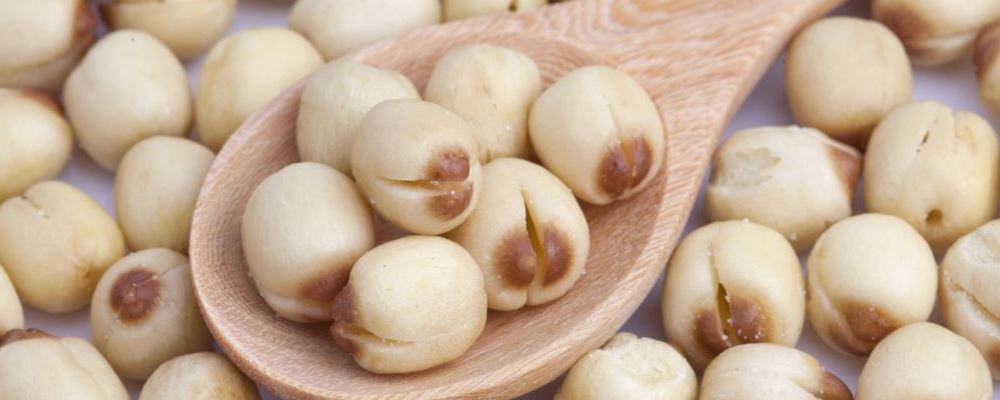 夏季女人吃什么食物好 美容养颜的食物有哪些 女人吃西红柿有什么好处