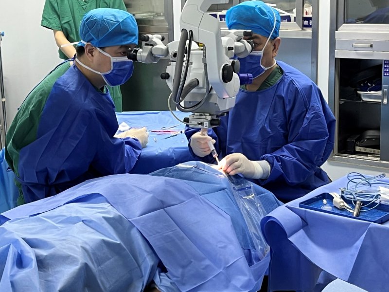 河南省首例强生眼力健TECNIS Synergy™跃无级®人工晶状体植入手术成功